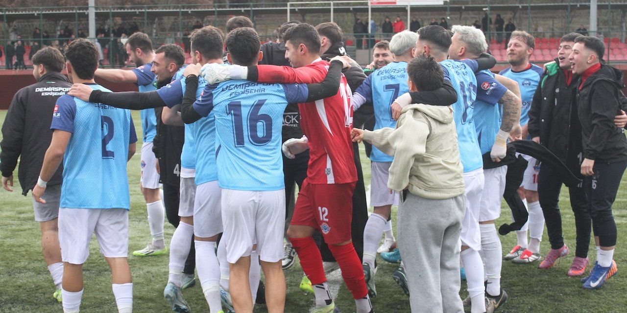 Şampiyonluk şarkıları söylenmeye başlandı