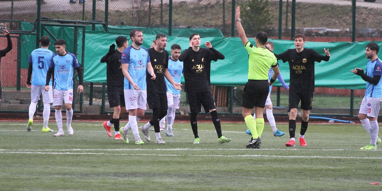 “Hakem maçın ağırlığını kaldıramadı”