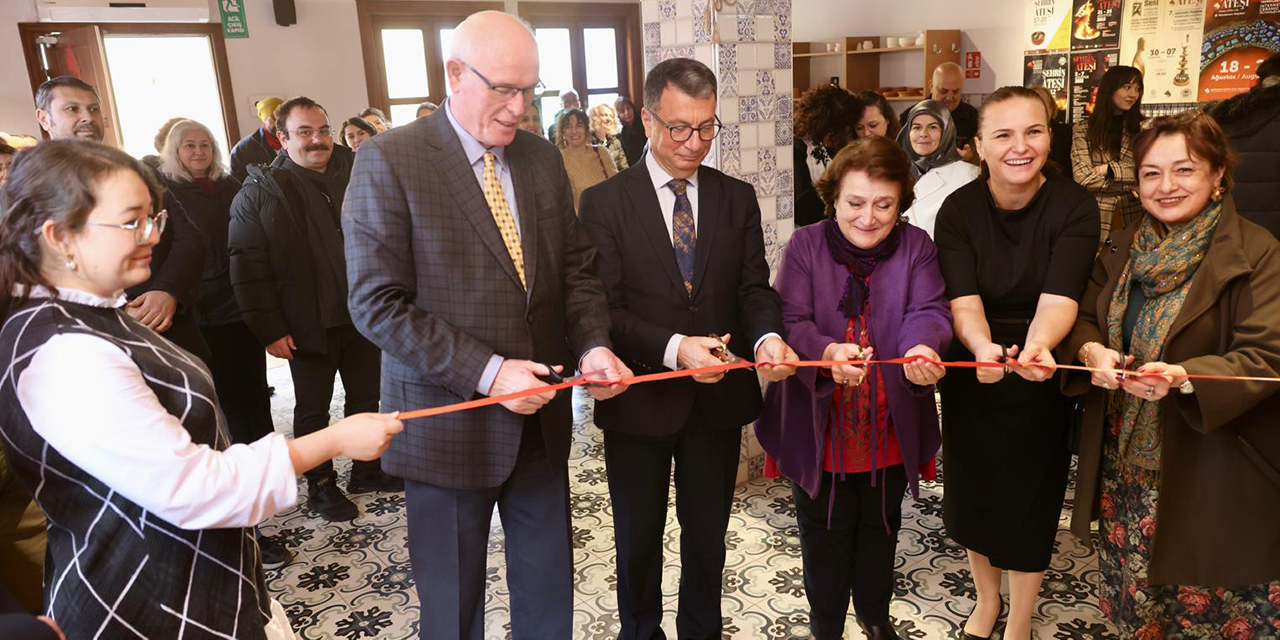 “Sınırlar” sergisi sanatseverlere kapılarını açtı