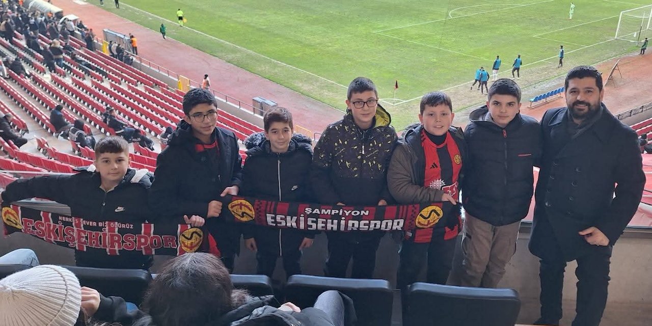 Ödül olarak Es-Es’i izlediler