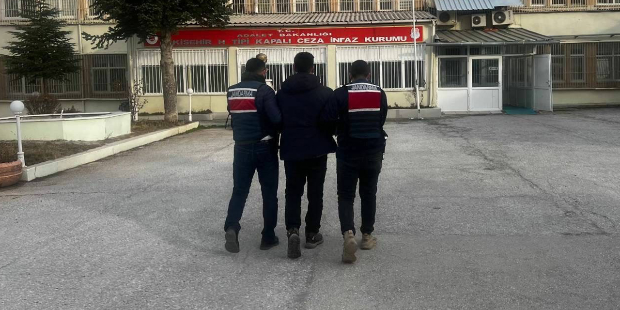 Eskişehir’de 12 yıl hapis cezasıyla aranan firari yakalandı