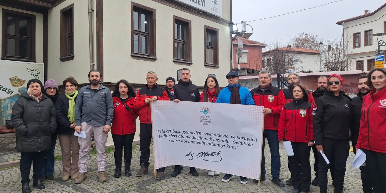 Odunpazarı Kent Konseyi depremde yaşamını kaybedenleri andı