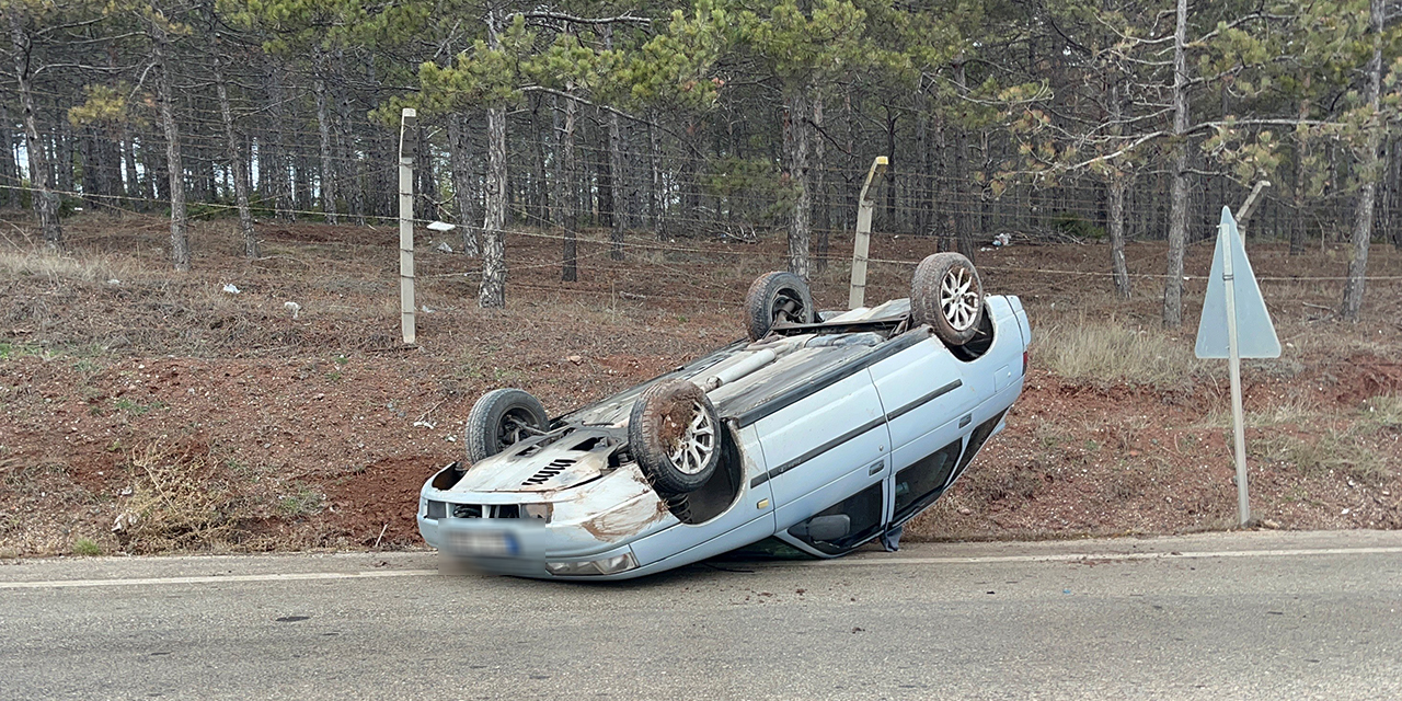 Eskişehir'de kaygan yol kabusu: Otomobil takla attı!