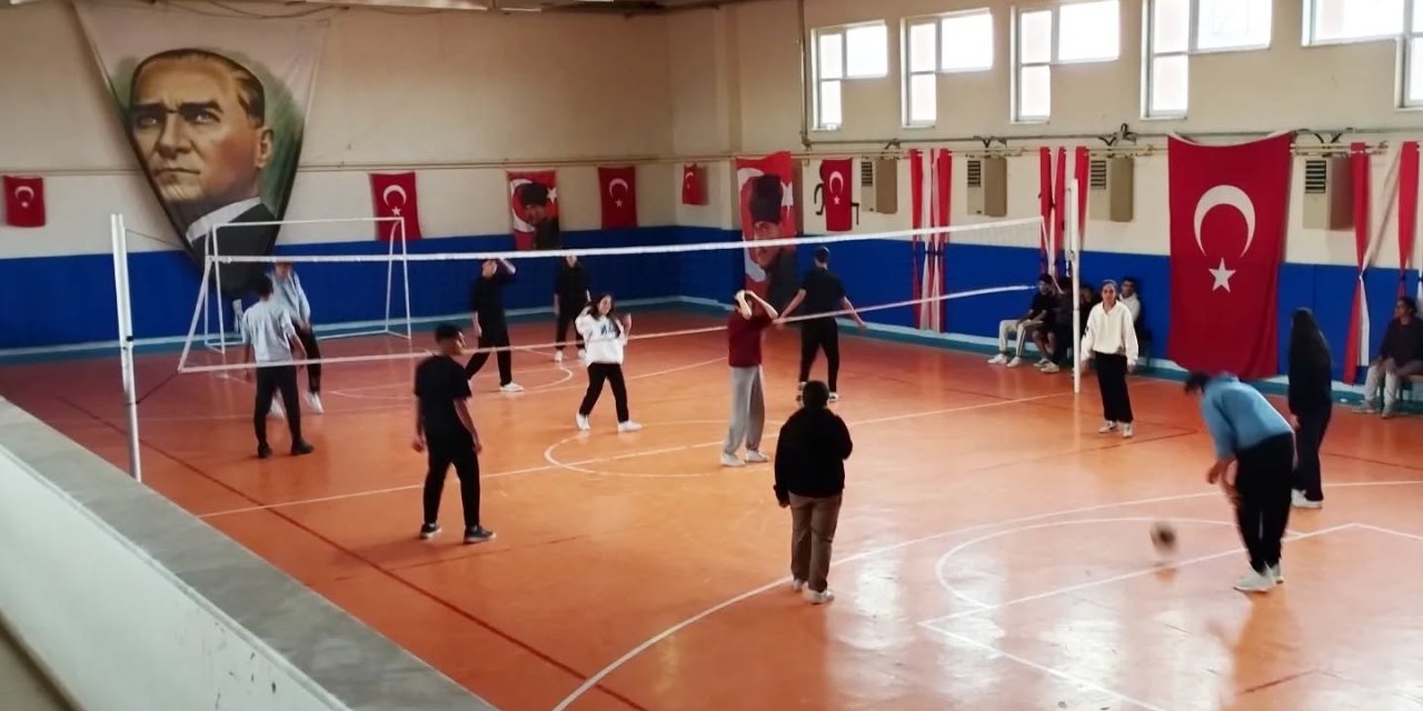 Mahmudiye’de voleybol sevgisi büyüyor
