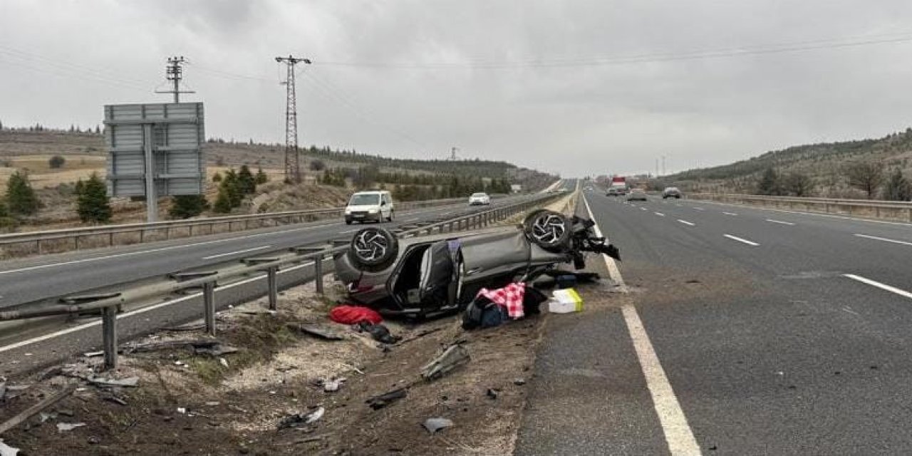 Eskişehir'de otomobil önce bariyerlere çarptı sonra ters döndü!