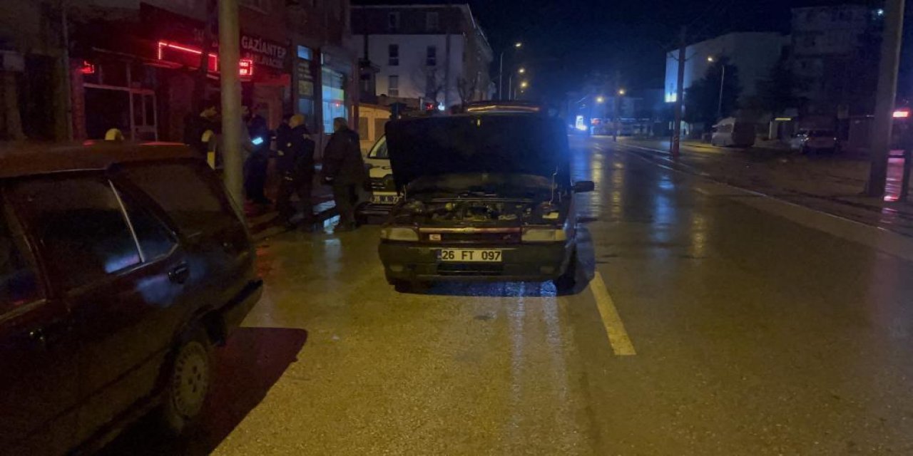 Eskişehir'de korkutan yangın: Otomobil kullanılamaz hale geldi