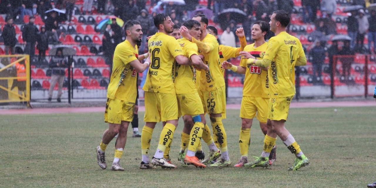 Eskişehirspor 4 golle galibiyet serisini devam ettirdi