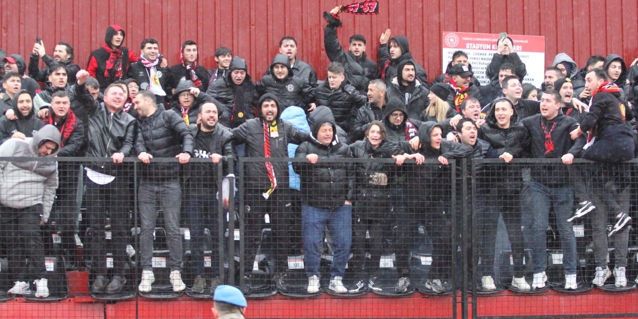 Es-Es taraftarı farkını yine gösterdi