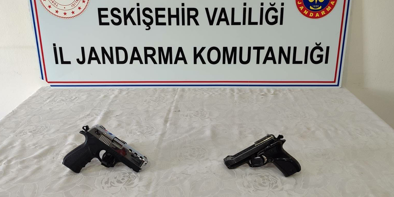 Eskişehir'de ruhsatsız tabanca ele geçirildi