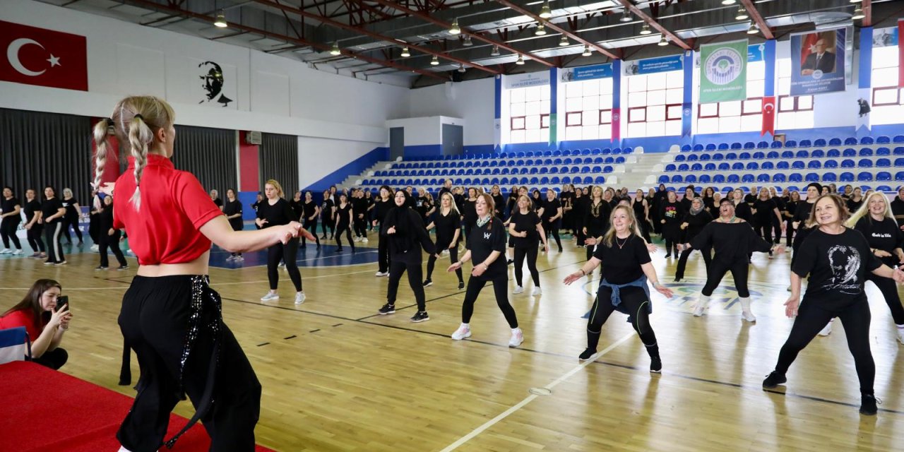 Eskişehir'de  “Kadın Yüce Değerdir” dans gösterisi yapıldı