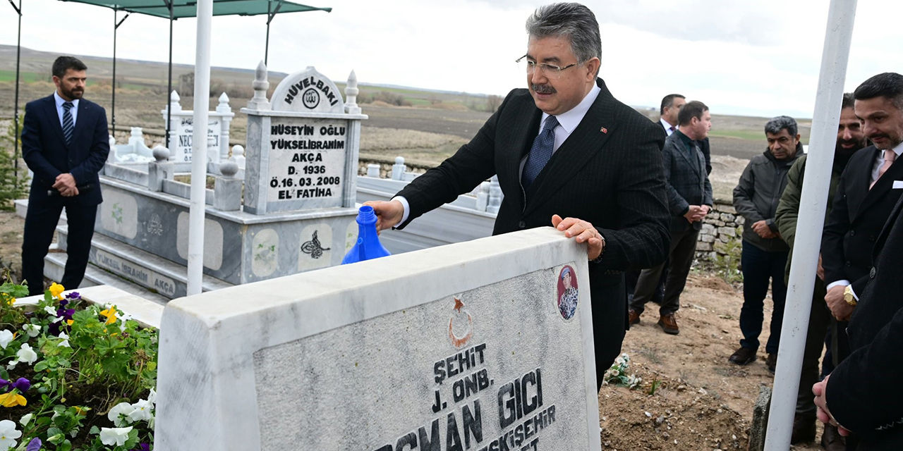 Vali Yılmaz Şehit Jandarma Onbaşı Osman Gıcı'yı kabrinde andı