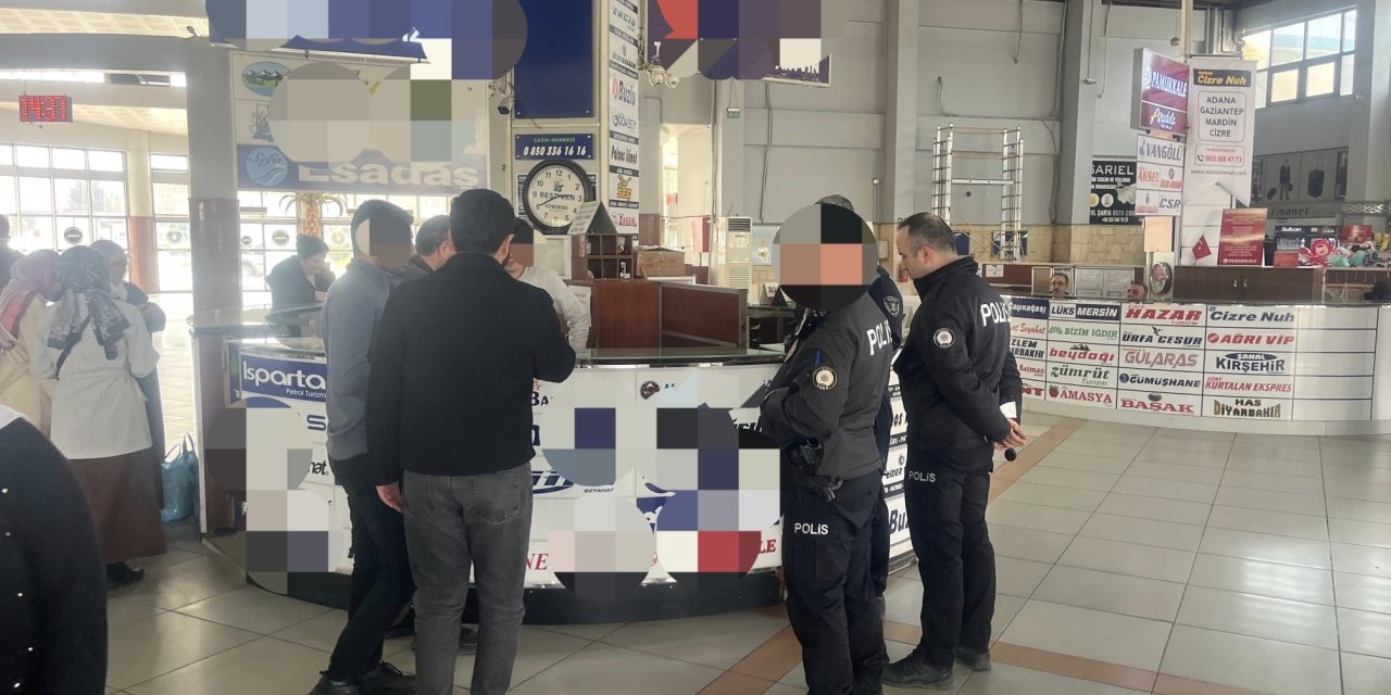 Otobüste sigara içen şöföre yolculardan tepki!