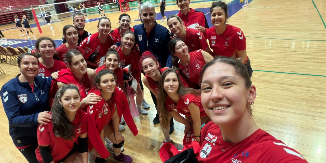 Şehir Koleji Arnavutköy önünde