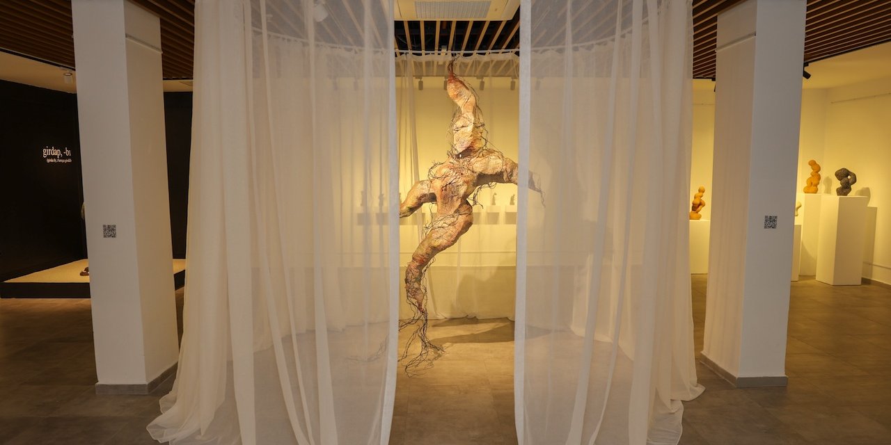 Eskişehir'de Sanat Sokağı’nda 'Varınca Ara' sergisi sanatseverlerle buluştu