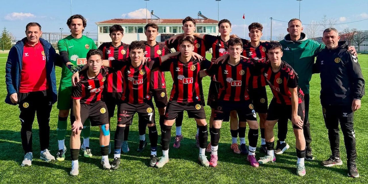 Genç Şimşekler üzdü