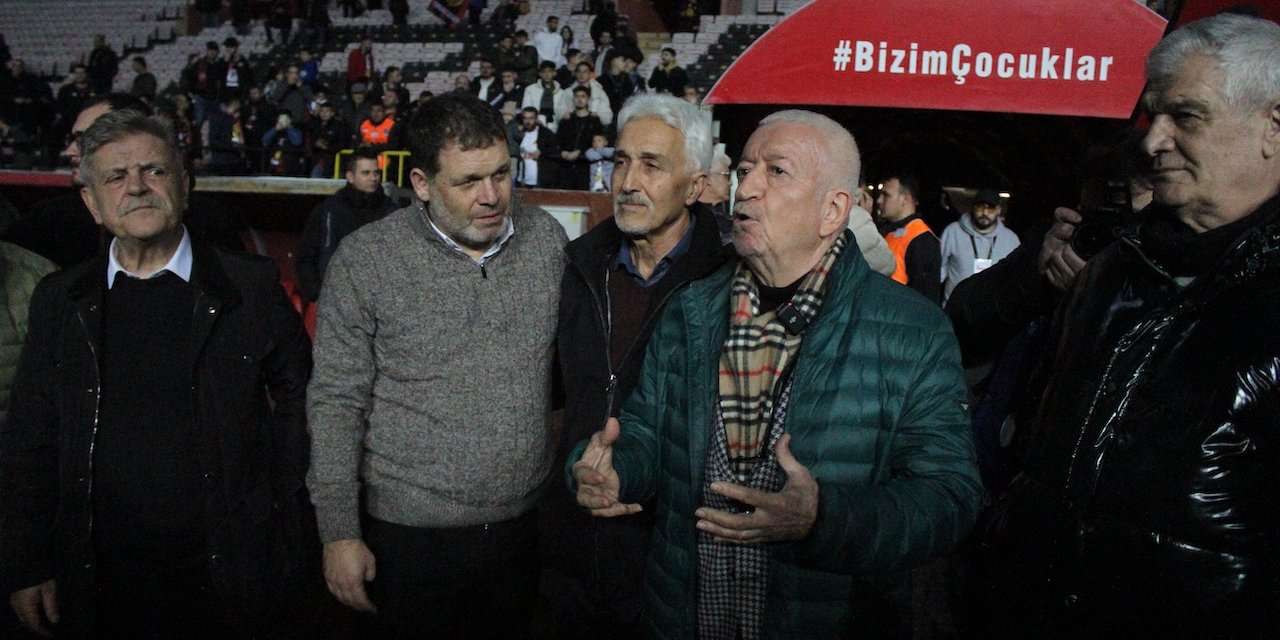 Efsaneler sahaya indi tribün ayağa kalktı!