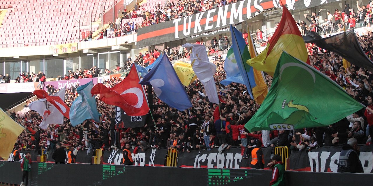 Türk devletlerinin bayrakları dalgalandı