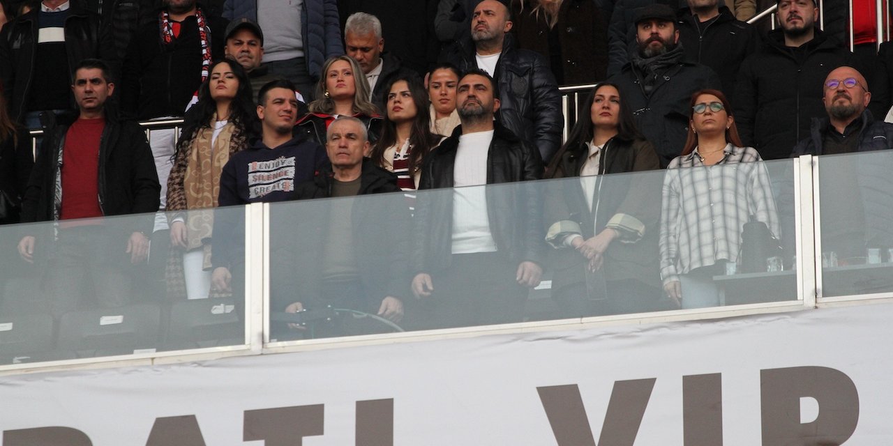 Rıza Çalımbay maçı izledi