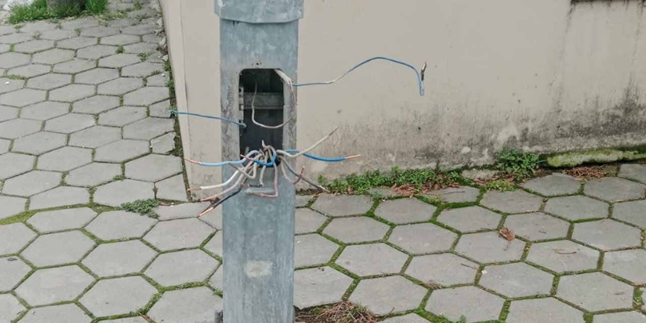 Eskişehir'de elektrik kabloları tehlike saçıyor