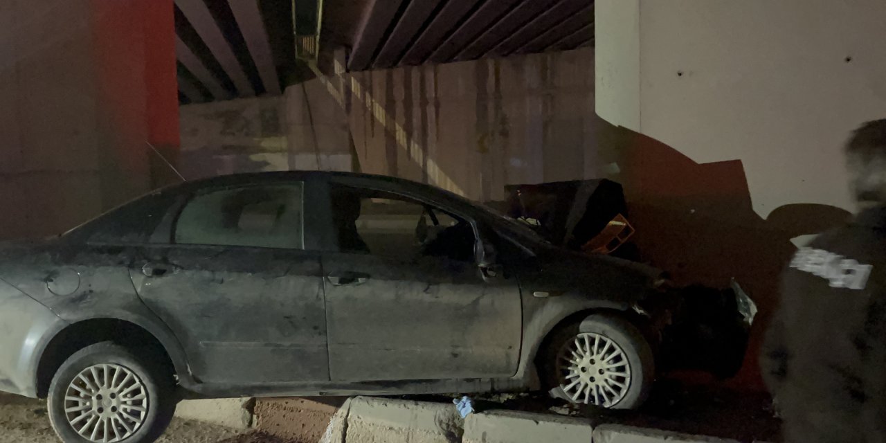 Eskişehir’de otomobil köprünün kolonuna girdi: 2 yaralı!