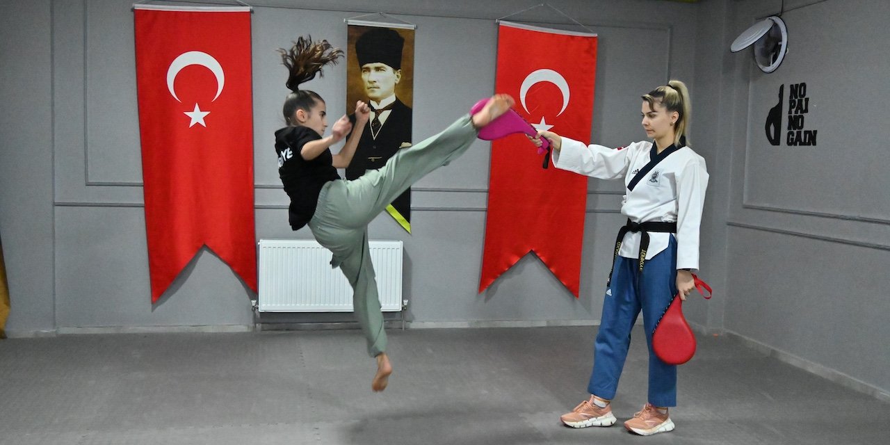 Namağlup şampiyonun öğrencileri de zirvede