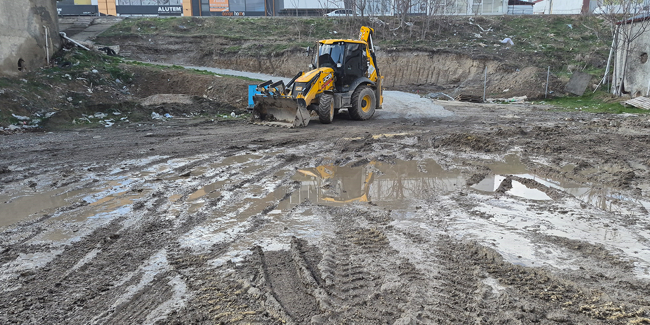 Baksan’da esnaf isyanda: “Balık tutulan yeri onardılarsa biz de yüzelim”