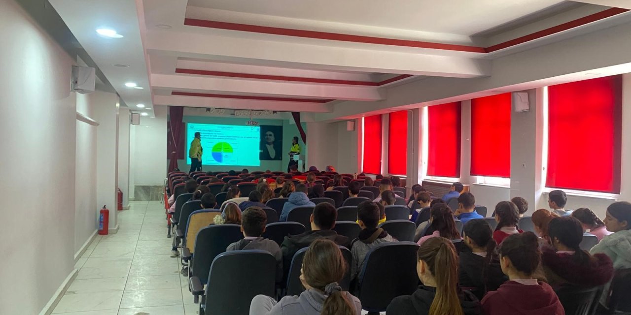 Eskişehir'de öğrencilere trafik kuralları anlatıdı