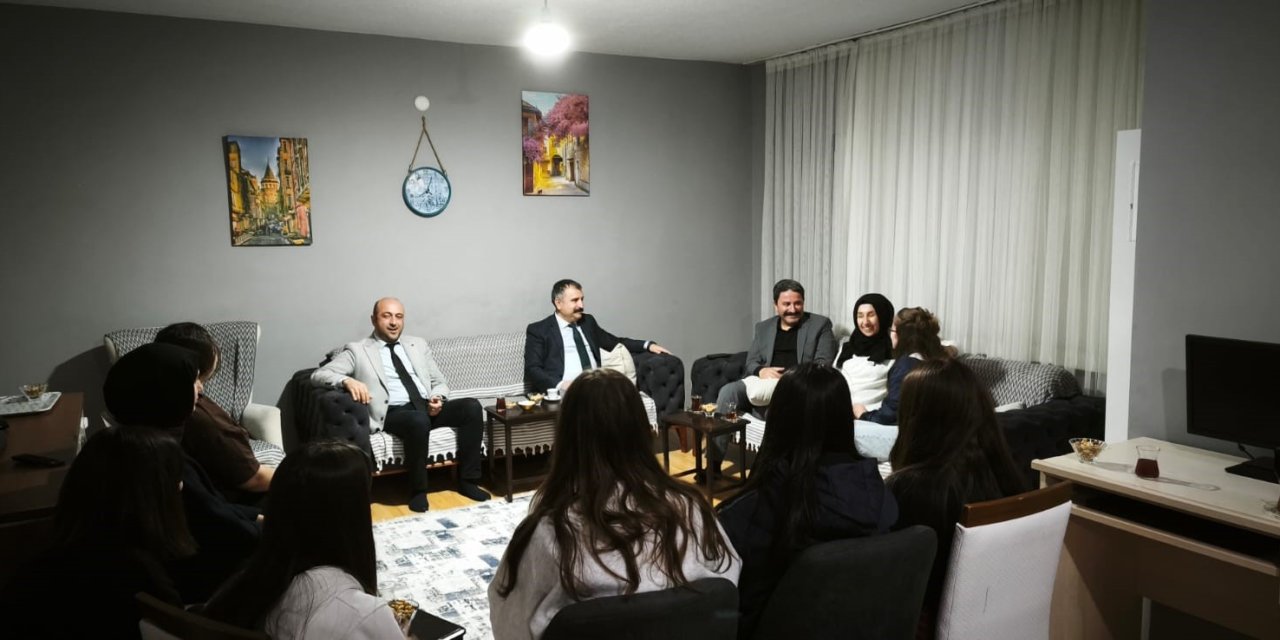 Mehmet Akif Ersoy Çocuk Evi'nde iftar sofrası kuruldu