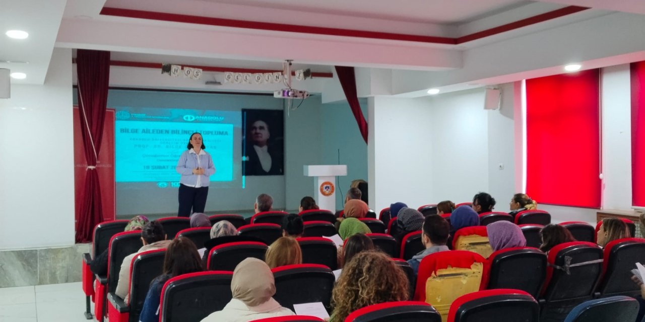 Eskişehir’de velilere çocuk gelişimi eğitimi