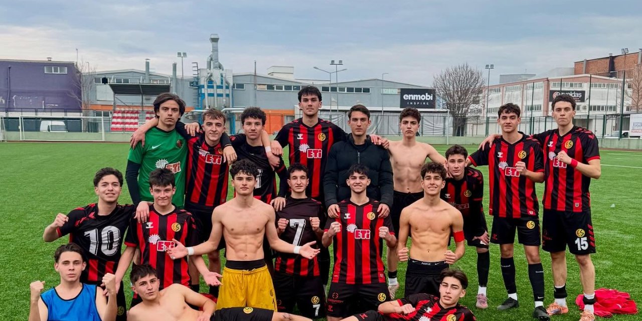 Çifte zaferle zirveye