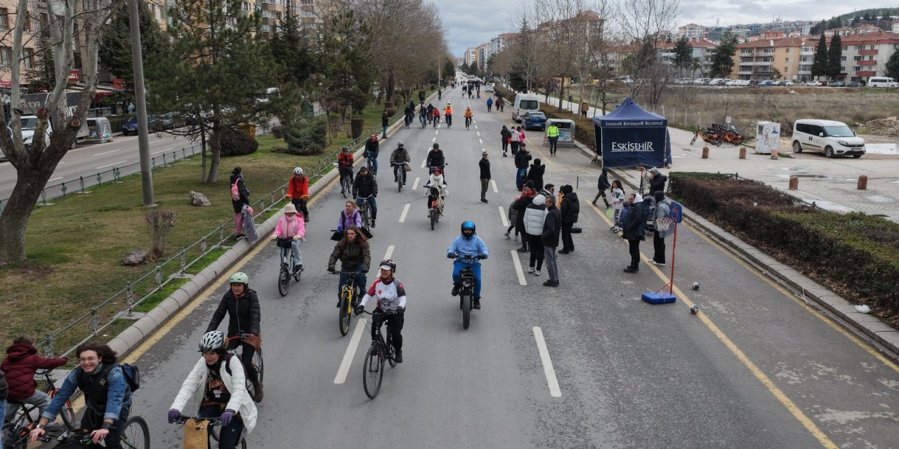 Eskişehirliler “Arabasız Pazar” gününün tadını çıkarttı