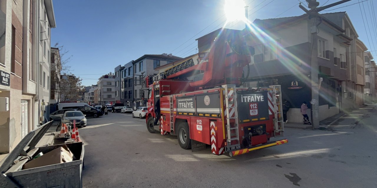 Eskişehir'de pazardan dolayı itfaiye olay yerine giremedi