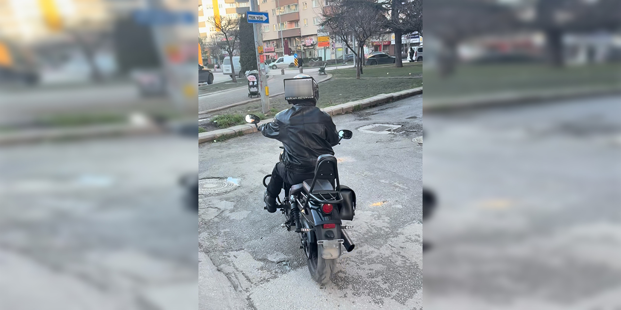 Eskişehir'de düşen plakasını kafasına yapıştırdı