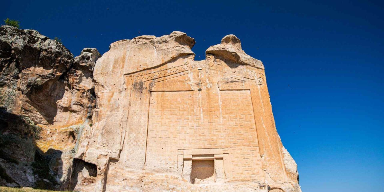 Başkan Albayrak Midas Anıtı’nı gündeme taşıdı