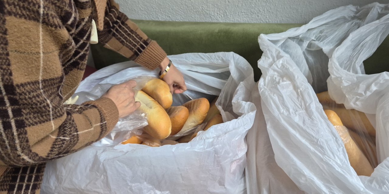 Cunudiye Mahallesi'nde ihtiyaç sahiplerine pide desteği