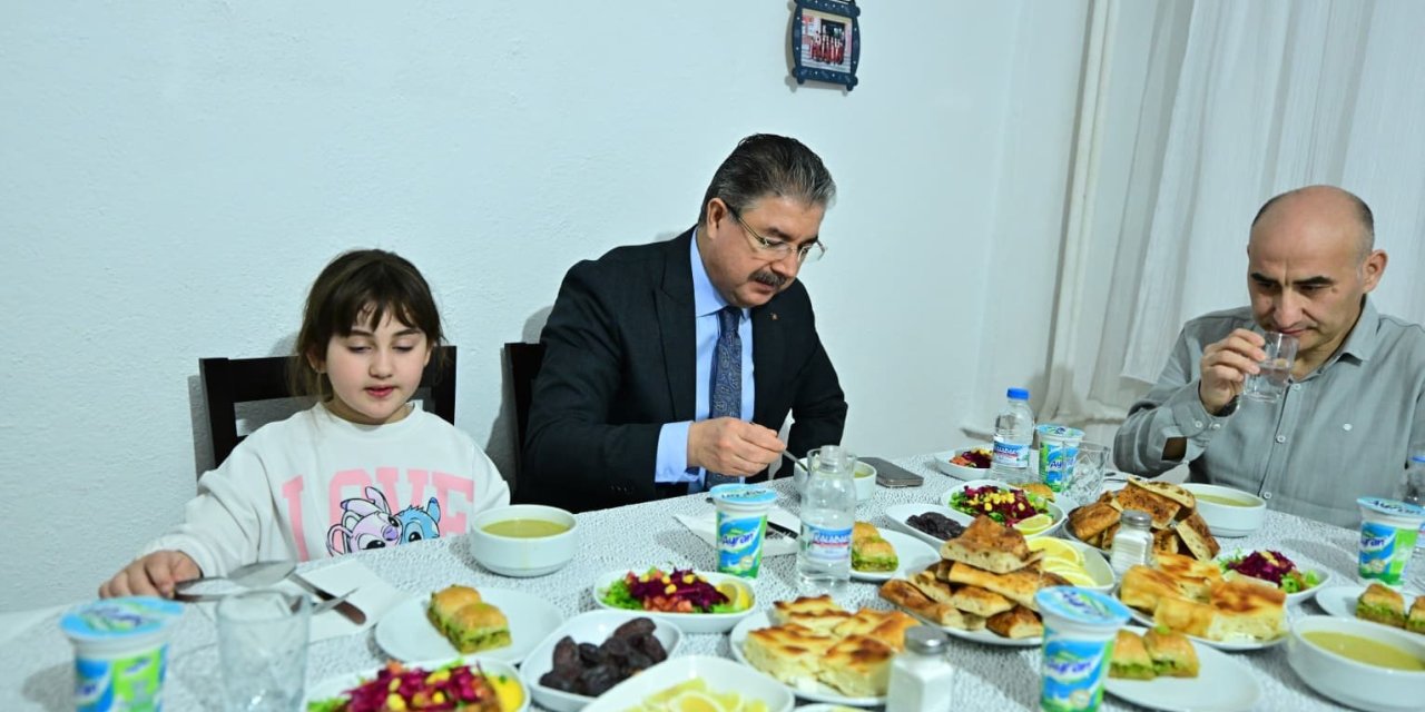 Vali Yılmaz iftarı vatandaşla birlikte açtı