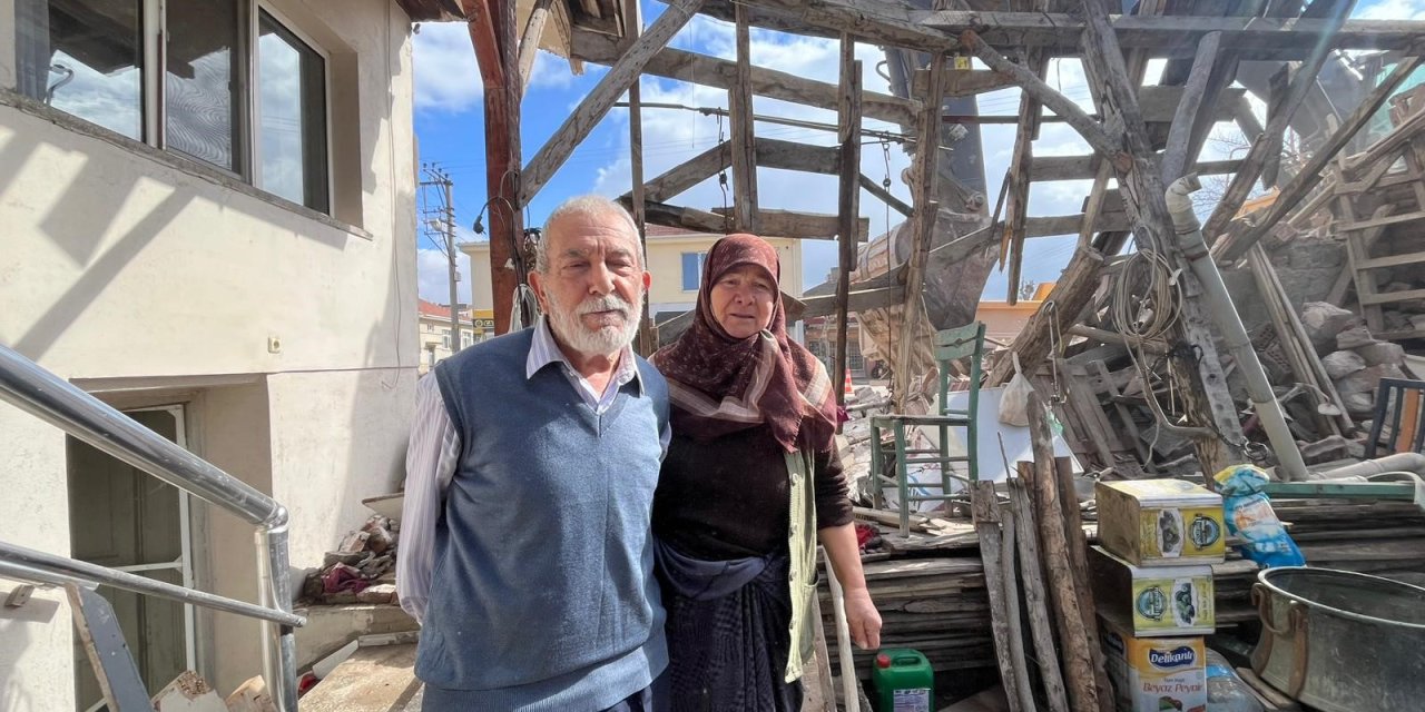 Eskişehir'de yol genişletme çalışmasında bir evin duvarı yıkıldı