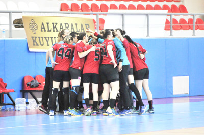 ŞİMŞEK KIZLARIN KUPA MESAİSİ