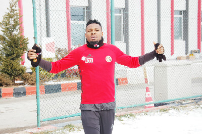 AKAMİNKO FORMA İSTİYOR