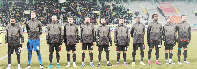 ZİRVEDEYİZ AMA IZDIRAP ÇEKİYORUZ