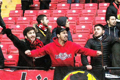 TARAFTARDAN İSTİFA SESLERİ