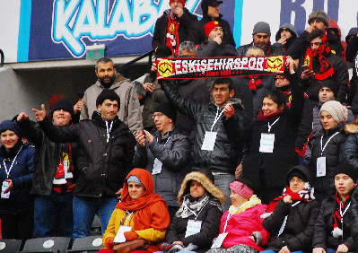 ÖZÜRLÜ ÇOCUKLAR TRİBÜNE GELDİ