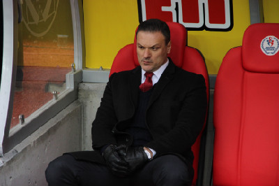 ALPAY ÖZALAN İLE YOLLAR AYRILIYOR