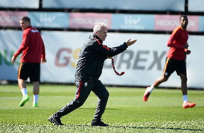 MUSTAFA DENİZLİ, ŞAMPİYON YAP BİZİ