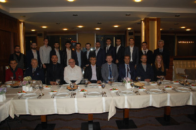 ŞAMPİYONLUĞU KUTLADILAR