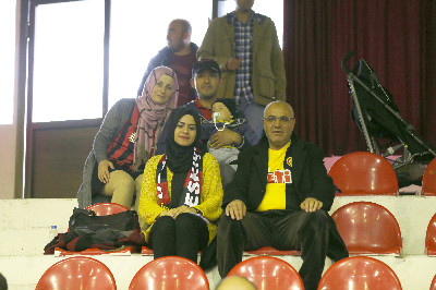 YALNIZ DEĞİLLERDİ