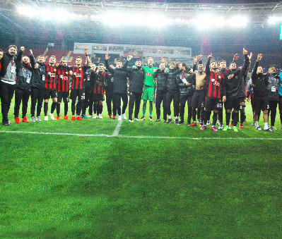 RAKİP BANDIRMA SAKIN PUAN KAPTIRMA