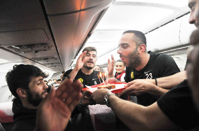 YENİ YAŞINA HAVADA GİRDİ