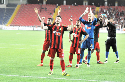 GÖZÜMÜZÜ DİKTİK BİR KERE ŞAMPİYONLUĞA