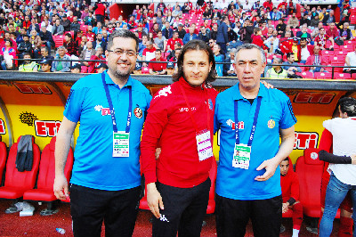 MUSTAFA SEVGİ HASRET GİDERDİ